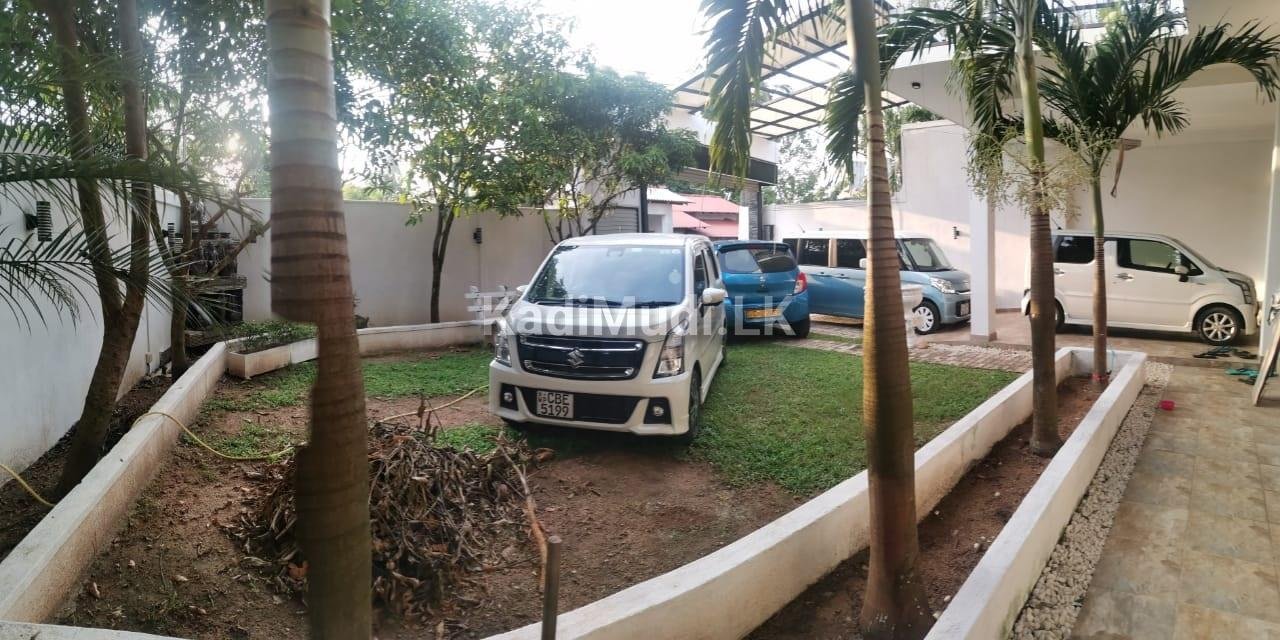 Luxury Brand New 2 Story House Kadawatha for Rent