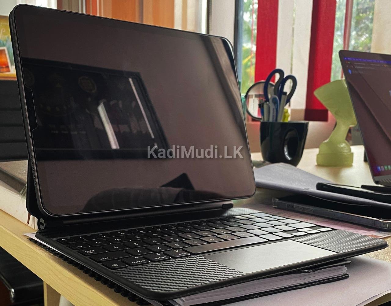 Apple iPad Pro 11″ 2020 w. Magic Keyboard & Pen